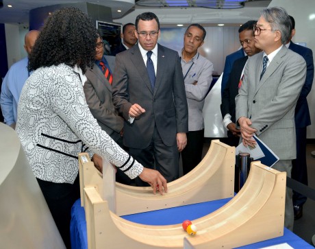  imagen Ministro Andr&eacute;s Navarro junto a embajador de Jap&oacute;n en RD y miembros de su gavinete, recorren museo de Matem&aacute;ticas&nbsp; 