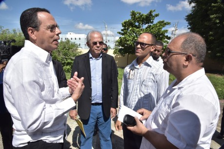  imagen Pe&ntilde;a Mirabal, quien estuvo acompa&ntilde;ado del director de Infraestructura y Mantenimiento Escolar, Adolfo Cede&ntilde;o 