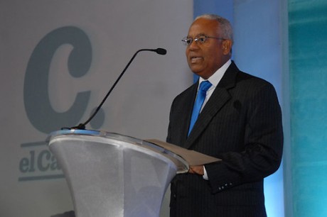  imagen Periodista Osvaldo Santana en podium&nbsp; 