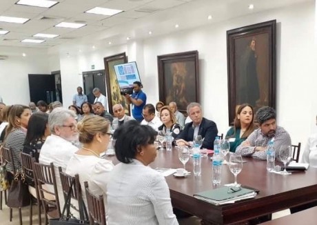  imagen Reuni&oacute;n&nbsp;del ministro Pe&ntilde;a Mirabal&nbsp;con los representantes de asociaciones de centros educativos privados del pa&iacute;s,&nbsp;para socializar las medidas que se han ido tomando respecto al coronavirus. 