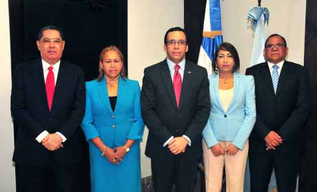  imagen Ministro de Educación posesiona a nuevos funcionarios del Minerd 