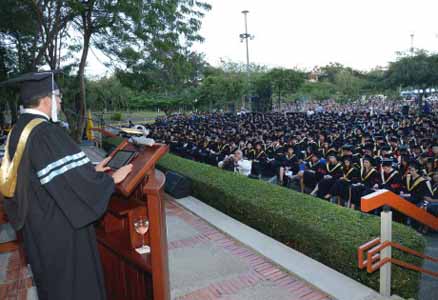  imagen Andrés Navarro llama a nuevos profesionales a innovar y aplicar conocimientos bajo un criterio ético 