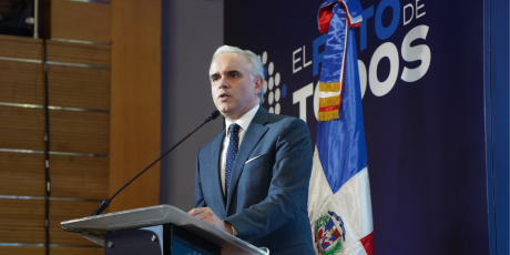  imagen Ministro De Camps junto al presidente Luis Abinader 