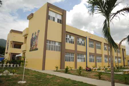  imagen Presidente Medina inaugura tres escuelas con 38 aulas para 1,085 estudiantes y una estancia infantil en Valverde 