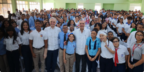  imagen presidente Luis Abinader y el ministro de Educaci&oacute;n, Luis Miguel De Camps, 