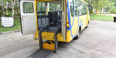  imagen Autobus TRAE con rampa en la parte trasera 