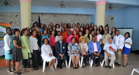  imagen Participantes de la Especialidad en Educaci&oacute;n del Primer Ciclo con &Eacute;nfasis en Lecto-Escritura y Matem&aacute;ticas que laboran en centros educativos de la provincia El Seibo. 