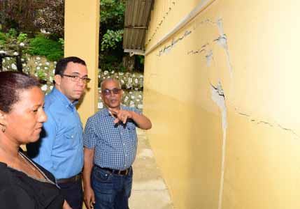  imagen Andrés Navarro ordena demoler Escuela en Los Rincones de Moca por alto riesgo para estudiantes y maestros 