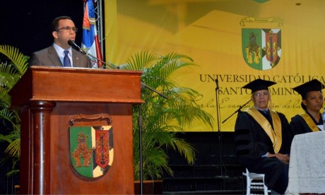  imagen Ministro Andr&eacute;s Navarro durante su exhortaci&oacute;n en graduaci&oacute;n ordinaria. 