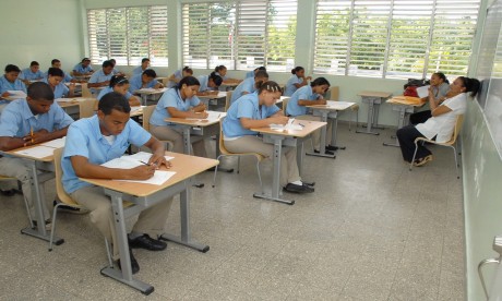  imagen Estudiantes en el aula tomando un examen&nbsp; 
