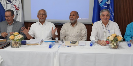  imagen Ministro de Educaci&oacute;n, &Aacute;ngel Hern&aacute;ndez y representantes de la ADP 