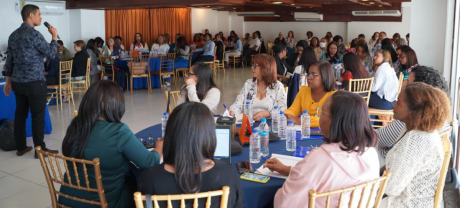  imagen T&eacute;cnicos de orientaci&oacute;n y psicolog&iacute;a de las 18 Regionales de todo el pa&iacute;s durante capacitaci&oacute;n. 