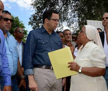  imagen Andrés Navarro realiza inspección en provincia de Barahona, para verificar condiciones de planteles escolares afectados por huracán Matthew 