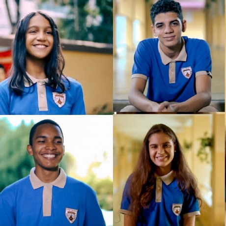  imagen Estudiantes sonriendo 