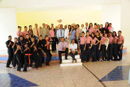  imagen Comisión del Ministerio de Educación conoce experiencia de centro educativo integral en Bonao 