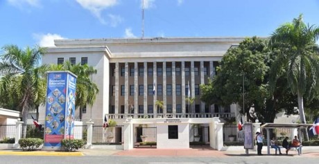  imagen Fachada frontal del MINERD. 