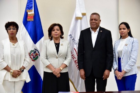  imagen Miembros de la Comisi&oacute;n Nacional del Concurso 