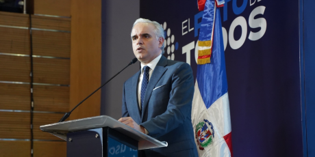  imagen ministro de Educaci&oacute;n, Luis Miguel De Camps, 