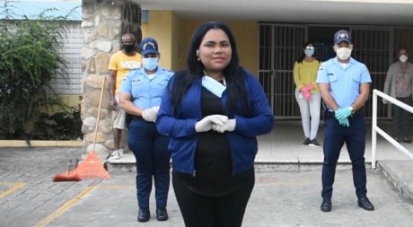  imagen Personal del MINERD en el Centro Educativo Juan Pablo Duarte 