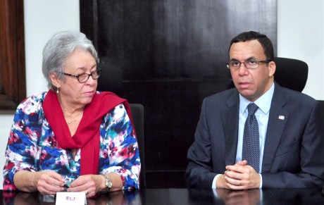  imagen Ministro Andr&eacute;s Navarro junto a la Ministra de Salud P&uacute;blica acuerdan vacunaci&oacute;n de todas las escuelas de la frontera&nbsp; 