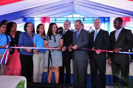  imagen Presidente Medina inaugura dos centros educativos en la provincia Peravia 