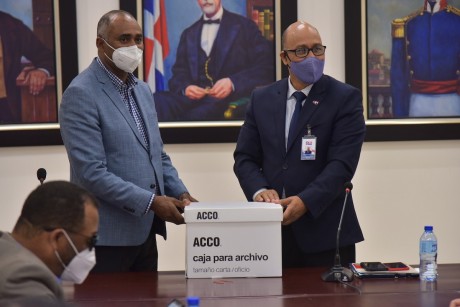  imagen &nbsp;El director de Gabinete del Ministerio de Educaci&oacute;n y presidente de la comisi&oacute;n de transici&oacute;n de las autoridades actuales, Henry Santos 