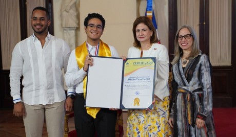  imagen Vicepresidenta Raquel Pe&ntilde;a junto a la viceministra Ancell Scheker 